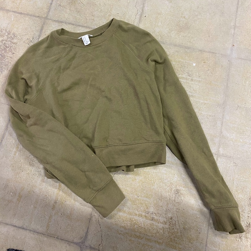 Cropped olive sweatshirt